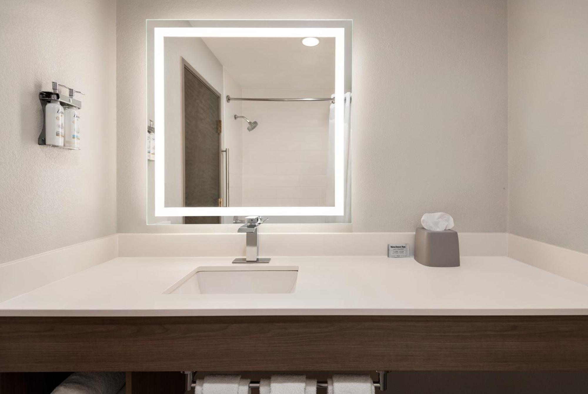 Holiday Inn Express Morgantown By Ihg Bagian luar foto
