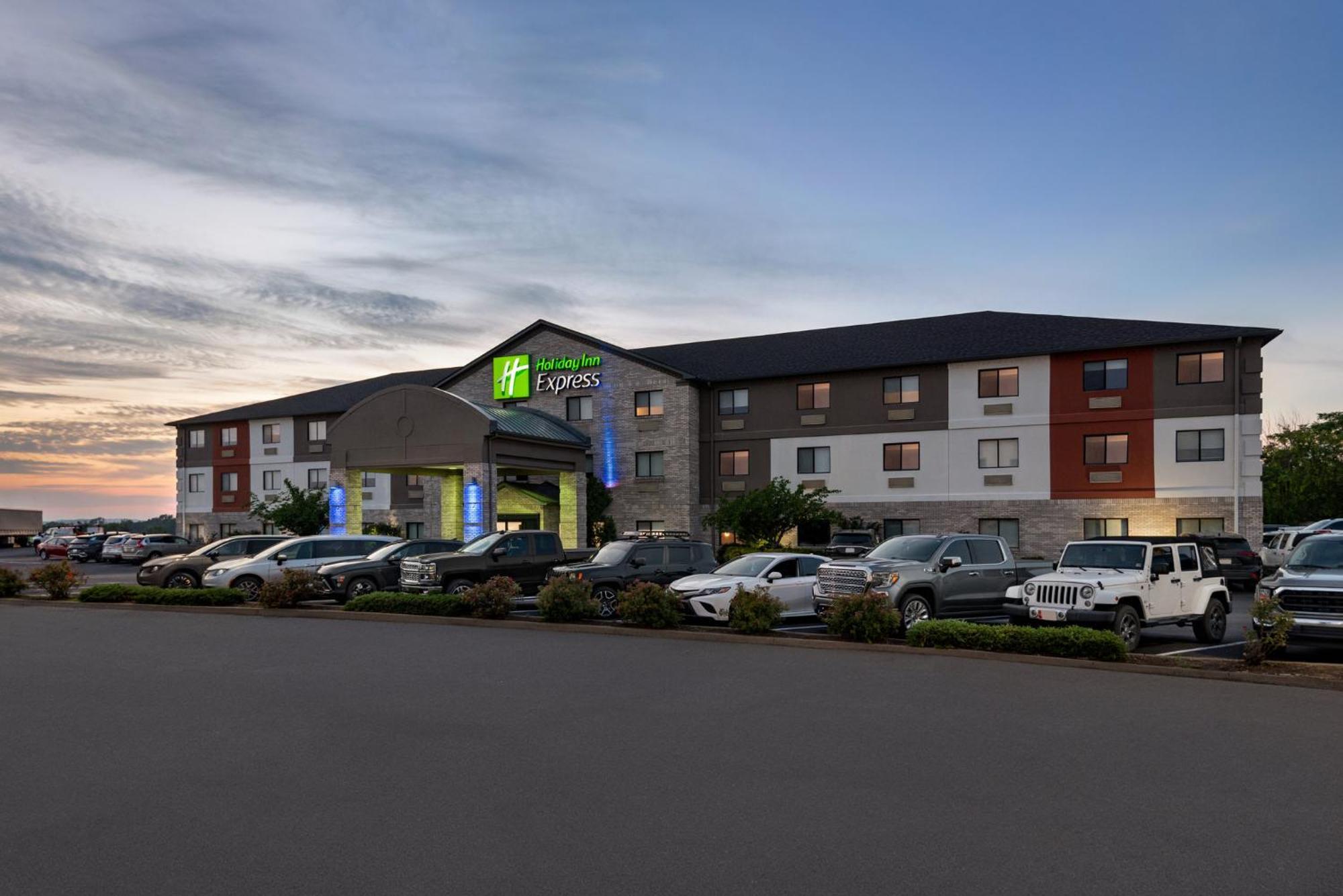 Holiday Inn Express Morgantown By Ihg Bagian luar foto