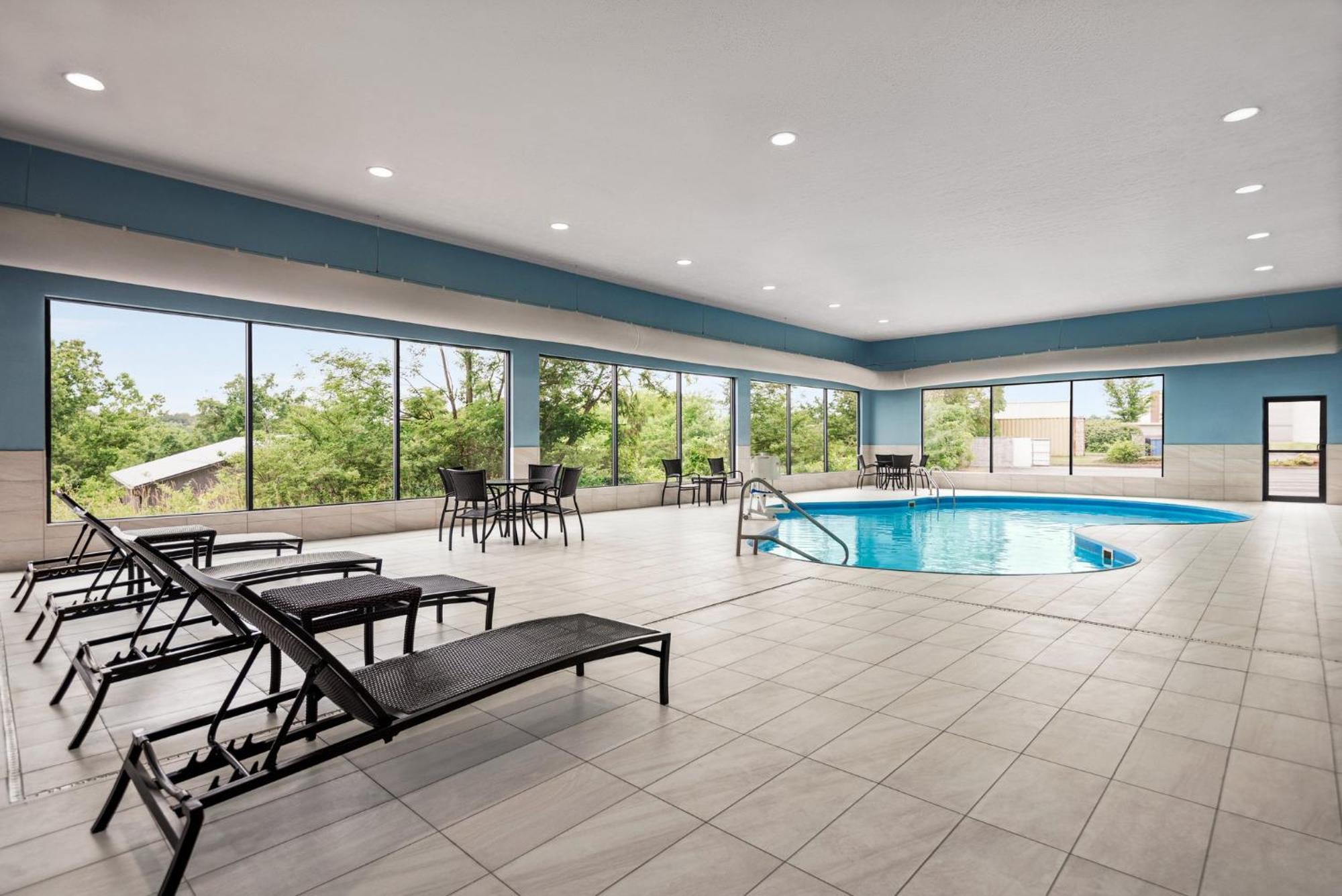 Holiday Inn Express Morgantown By Ihg Bagian luar foto