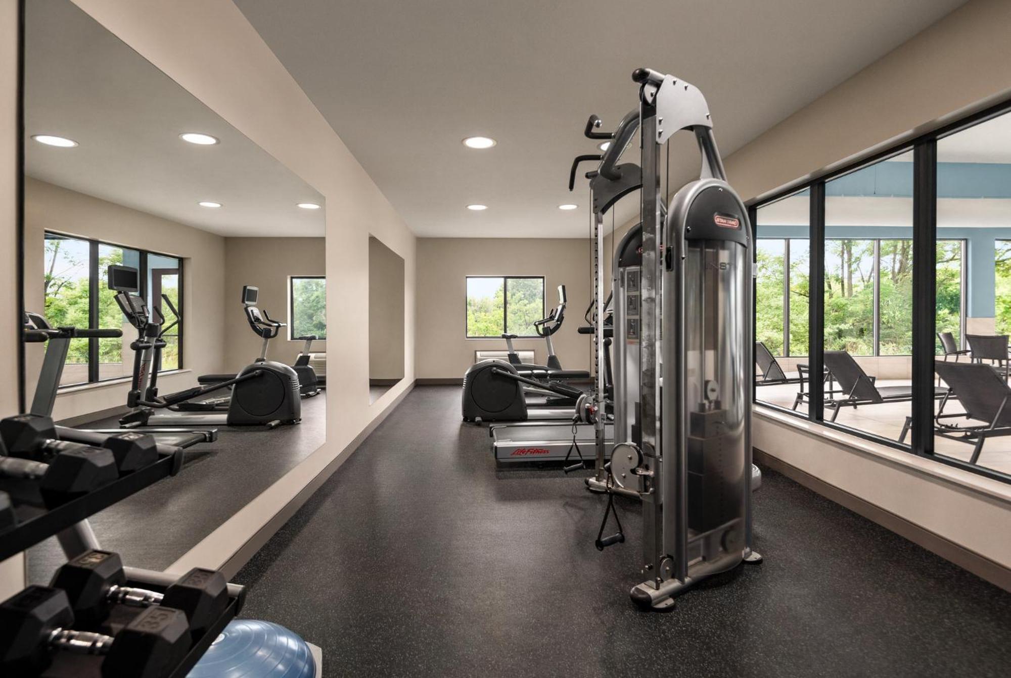 Holiday Inn Express Morgantown By Ihg Bagian luar foto